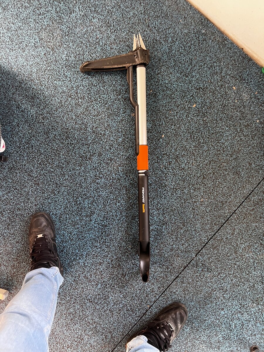 Fiskars Teleskopický vytrhávač plevele - 3