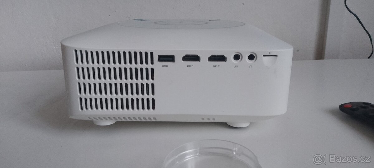 Projektor Vankyo - 3