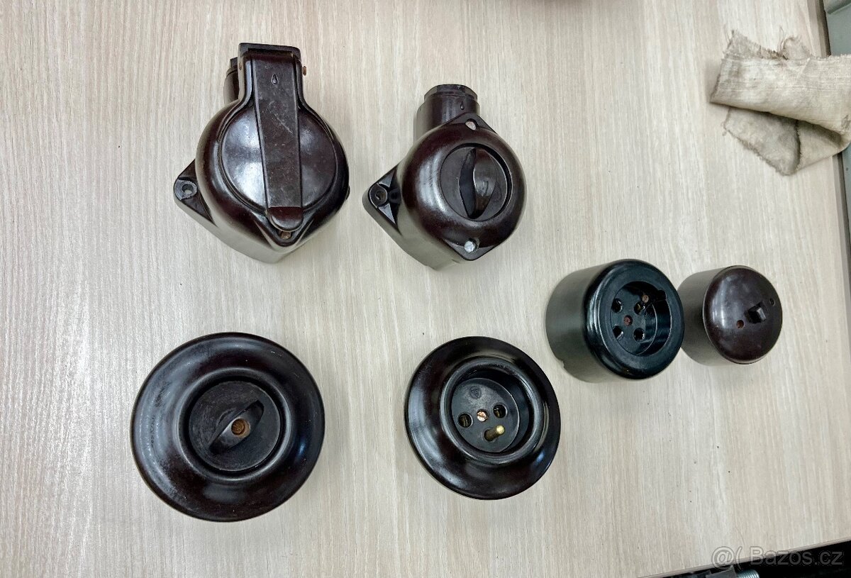 Zásuvky vypínače - 3