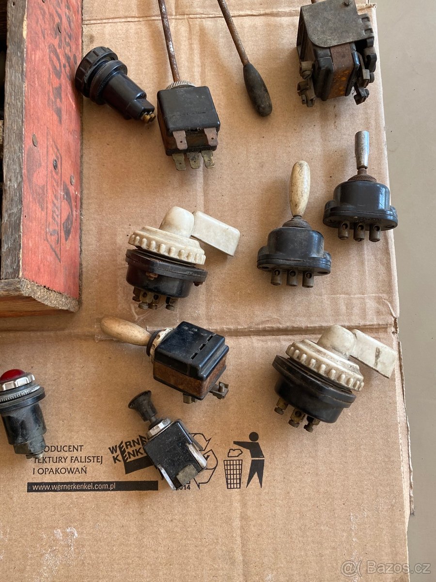 Kontrolky, přepínače, vypínače, atd... - 3