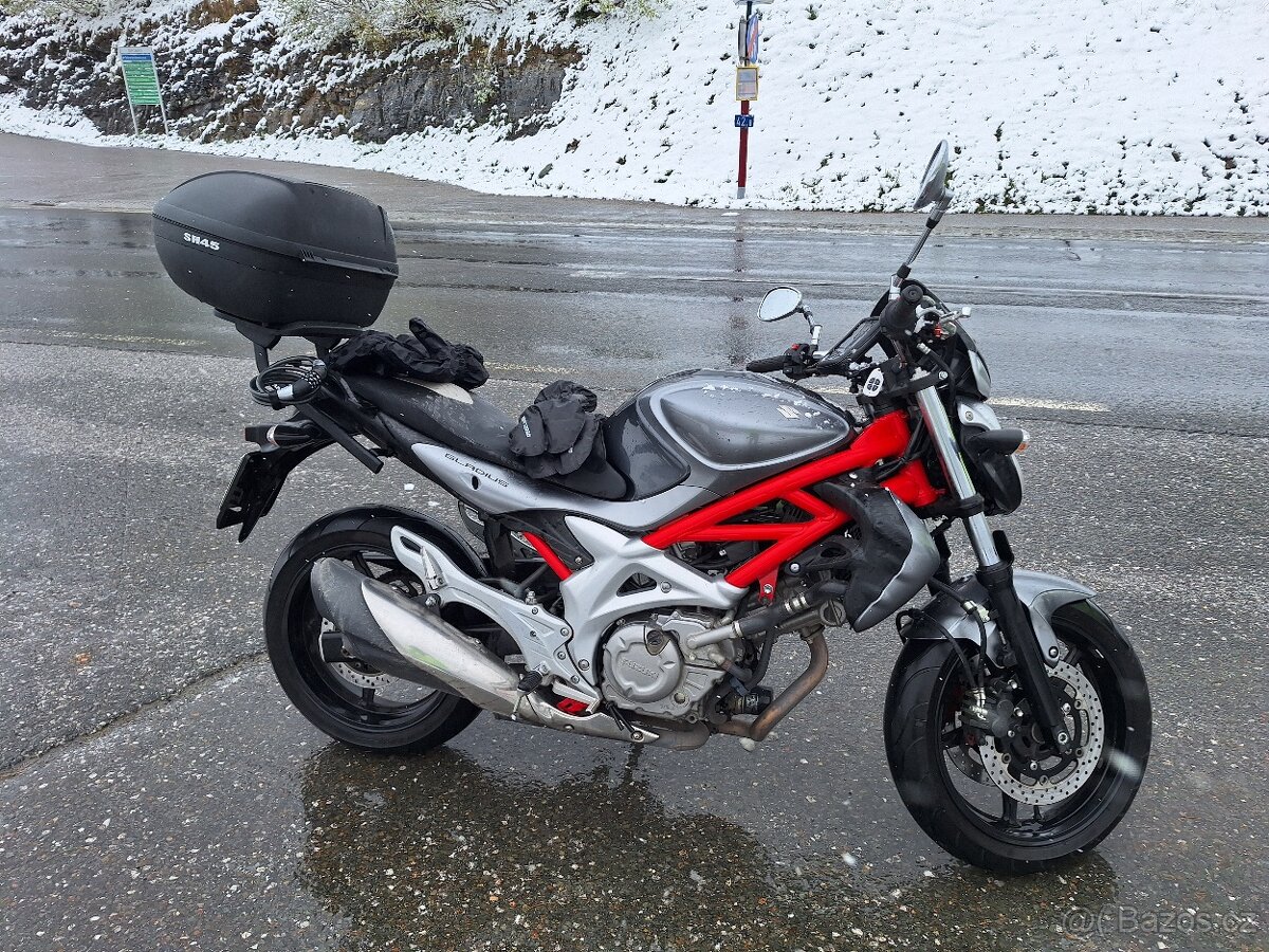 Suzuki Gladius 650 + kufr - 3