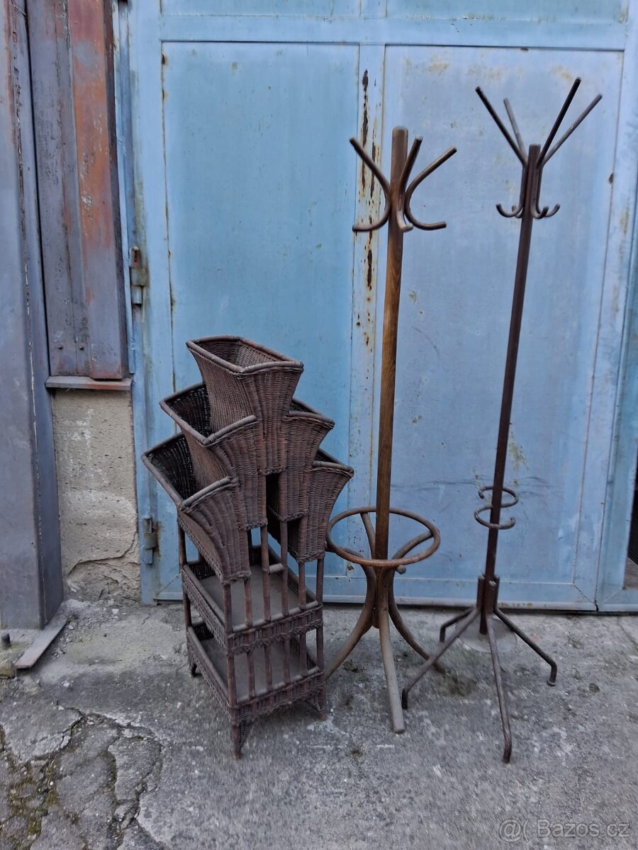 Stojan s věšákem - 3