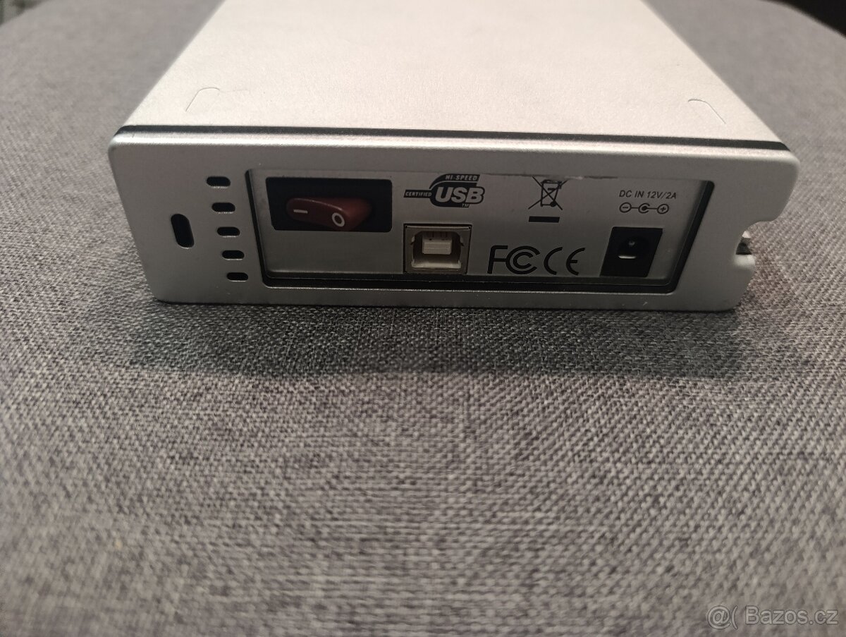 Externí disk 3,5" 750GB, natočeno jen 174 hodin, USB - 3