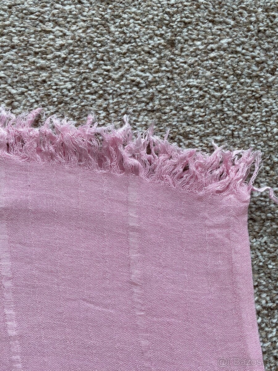 Nový šátek Avon - světle růžový, decentní vzor - 3