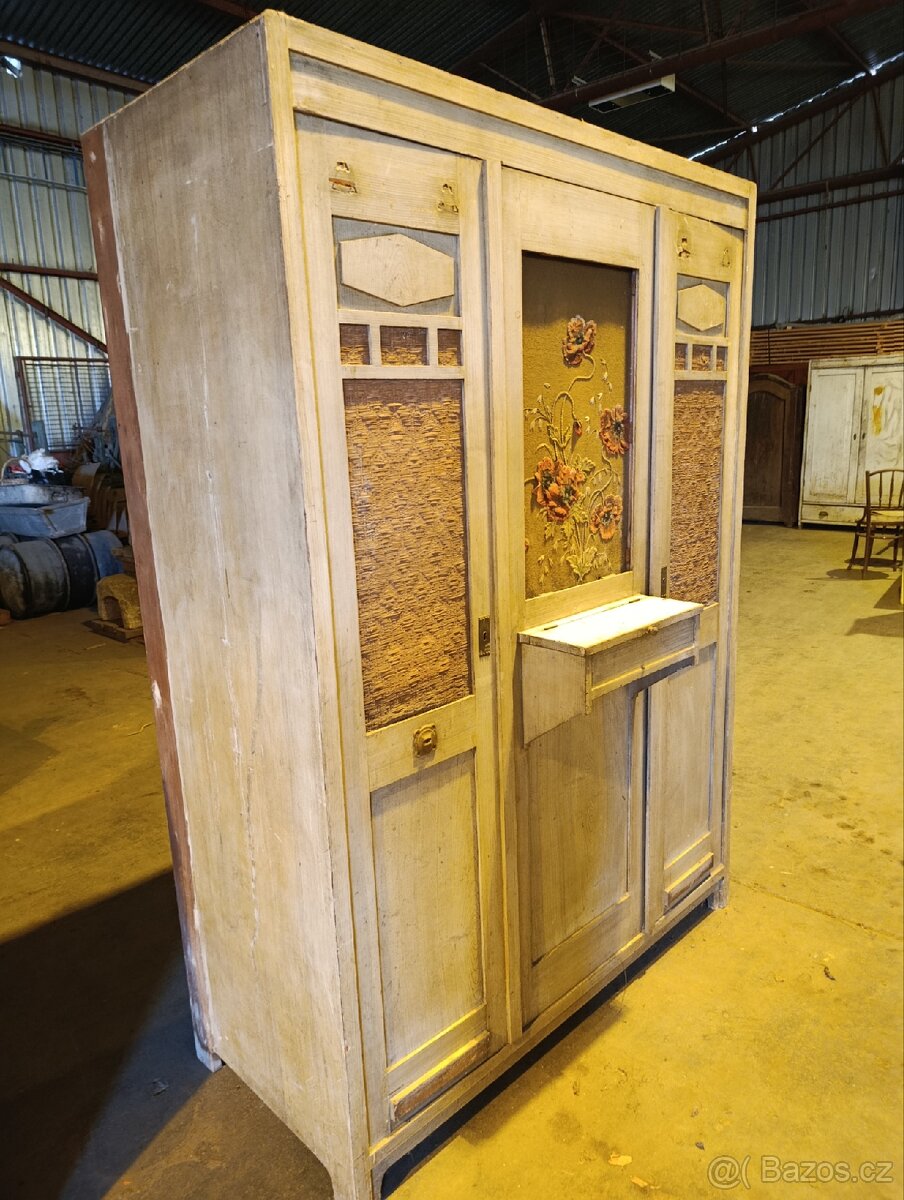 Velká šatní skříň - 3