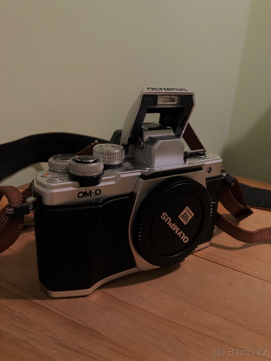 Prodám Olympus OM-D E-M10 - 3