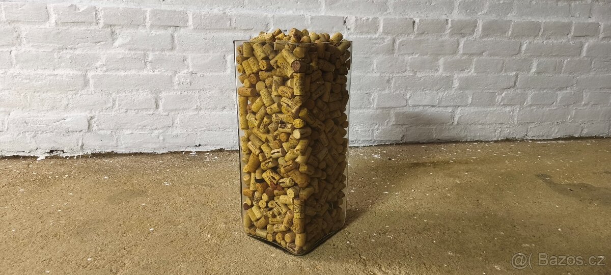 Váza s korkovými špunty - 3