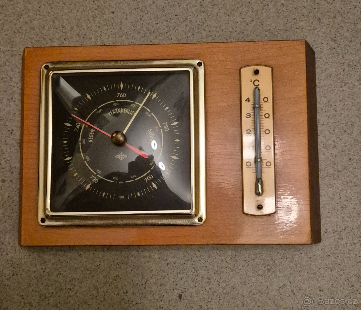Starý barometr s teploměrem - 3