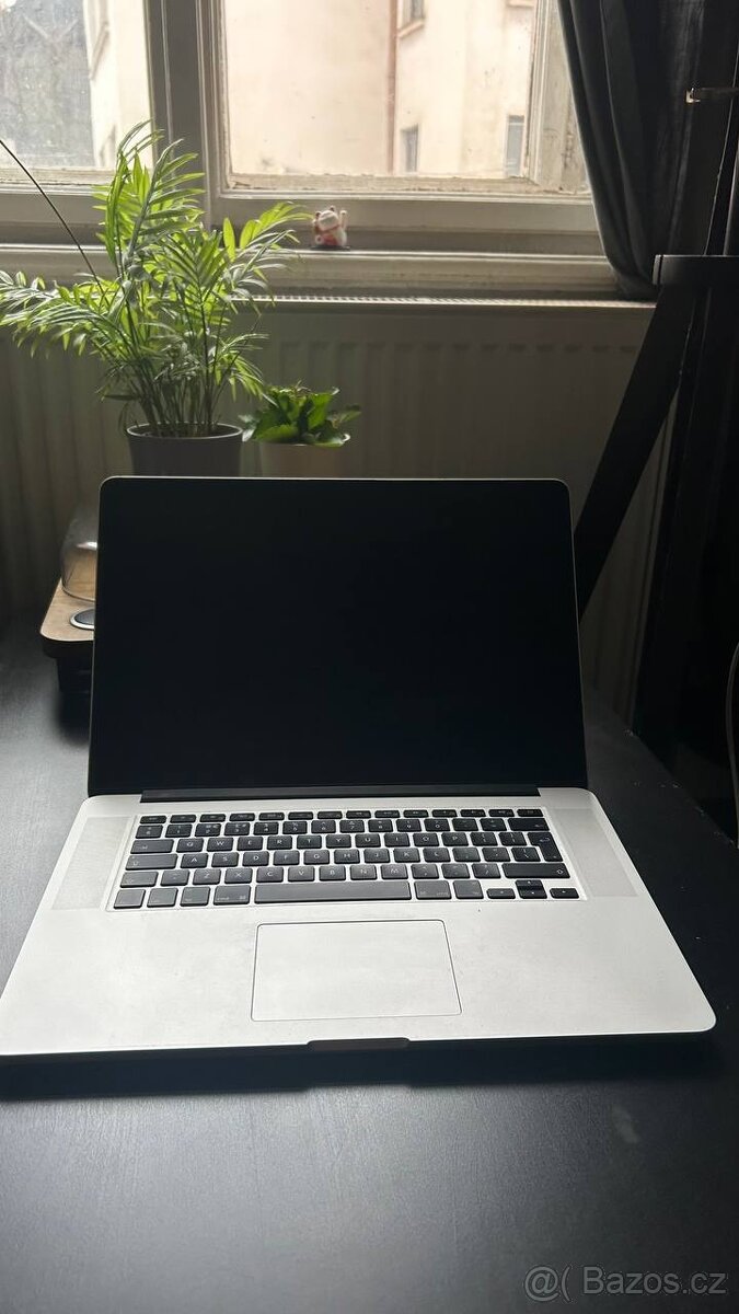 MacBook Pro 15" Retina | i7 2.8GHz | 16GB RAM | 1TB SSD + M - 3