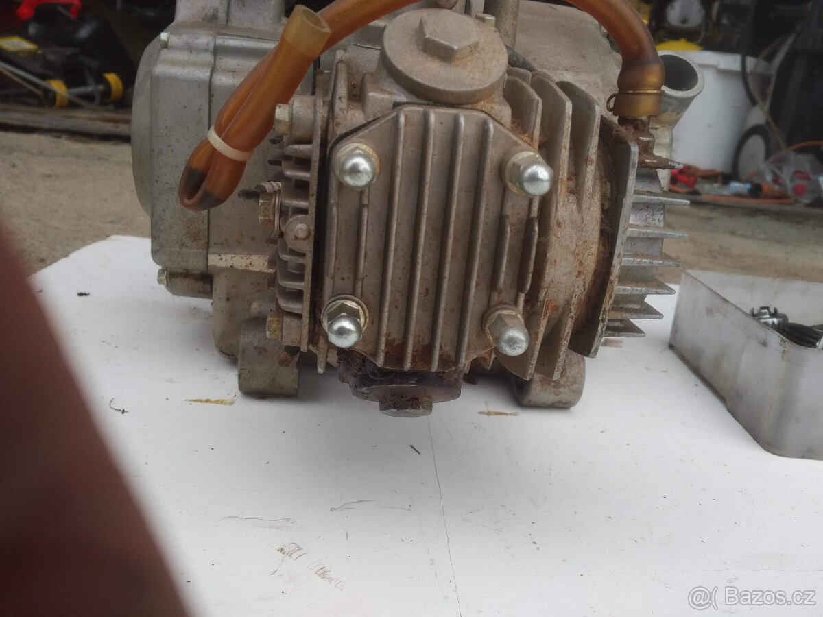 ND - motor na CanAm 90