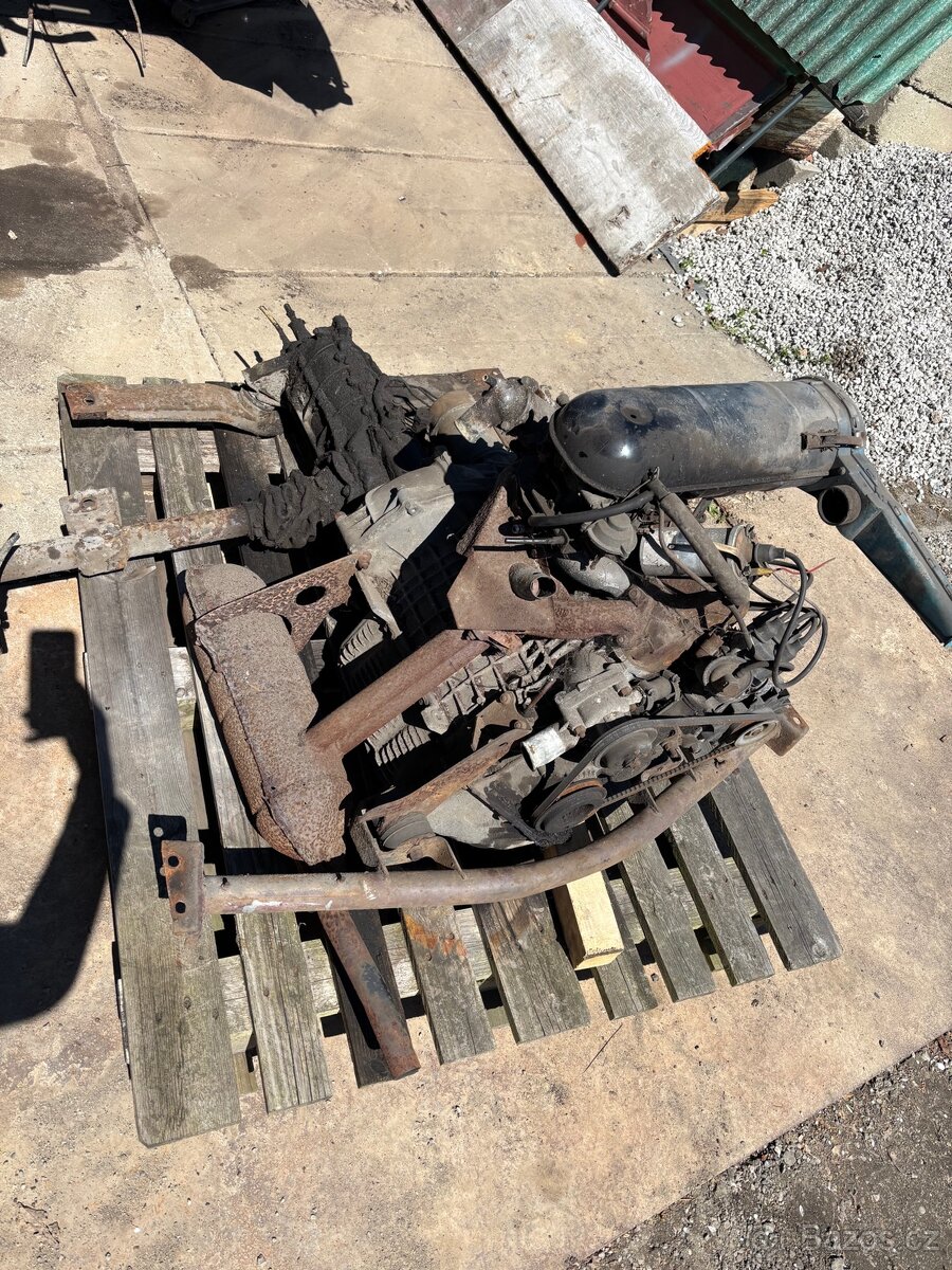 Motor s převodovkou Skoda 120L - 3