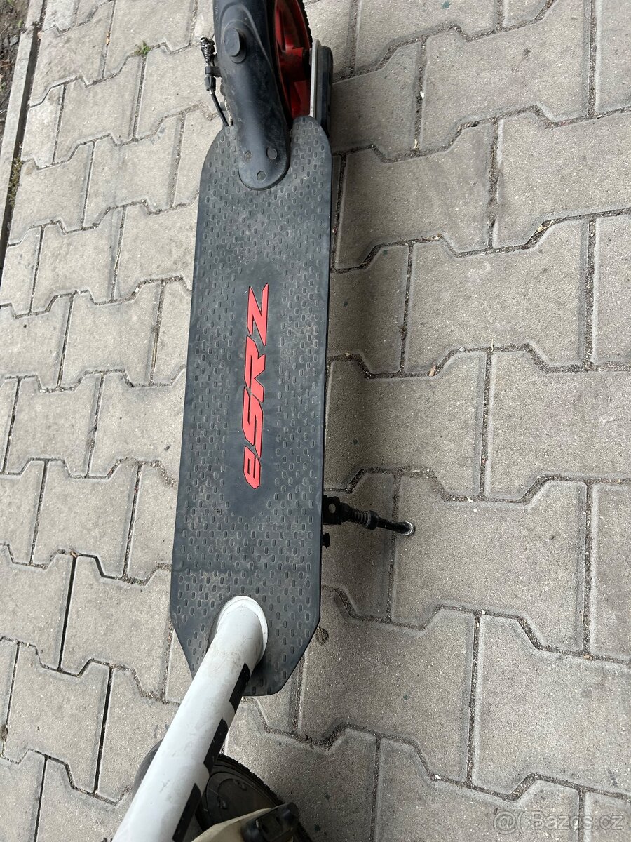 Prodám elektrokolobežku na díly apriilia esrz - 3