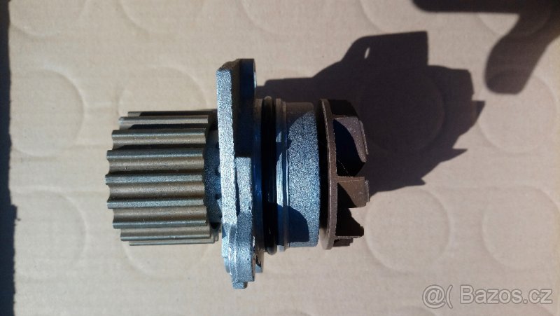 Prodám vodní čerpadlo VW GROUP 038121011A - 3