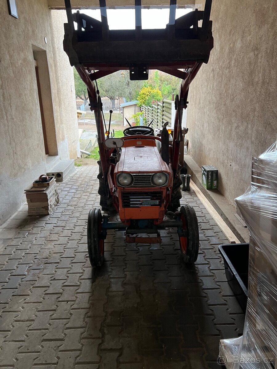 Malotraktor Kubota,celní nakladač. - 3