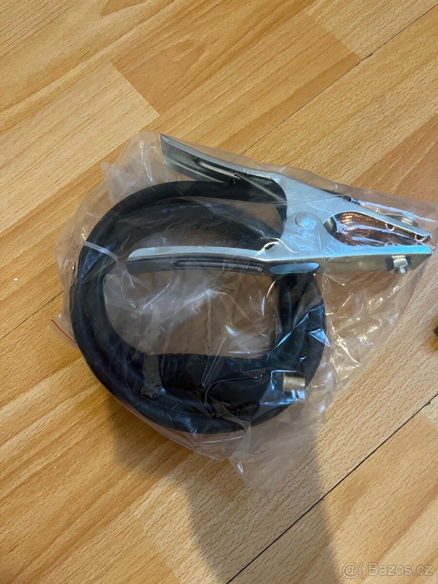 Invertorová svářečka MMA HECHT 1824 - 3