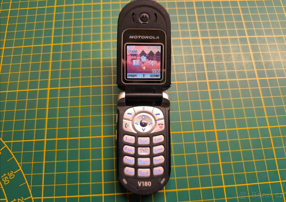 Motorola V180 - 3