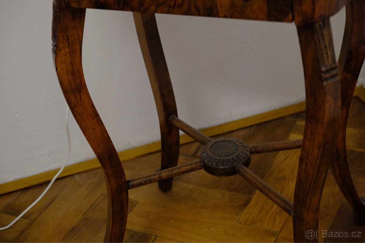 Starožitný stolek - 3