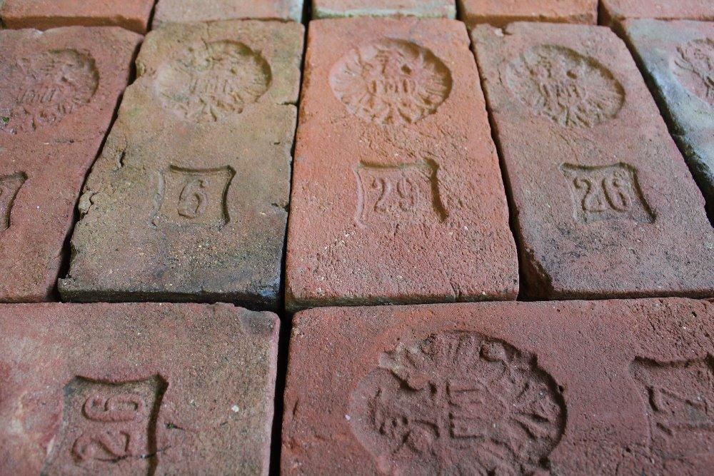 Razítkované cihly - 3