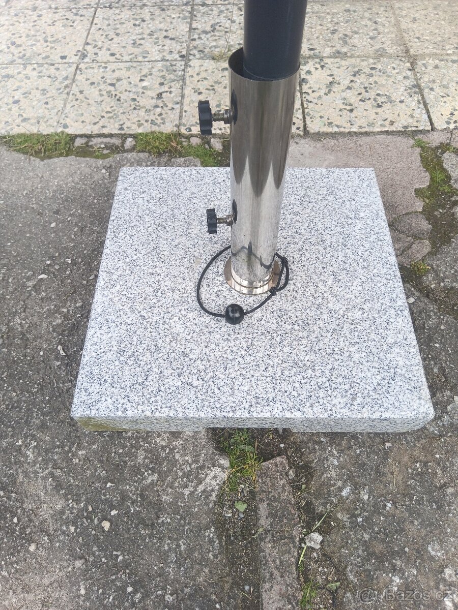 Slunečník se středovou tyčí a naklápěním - 3
