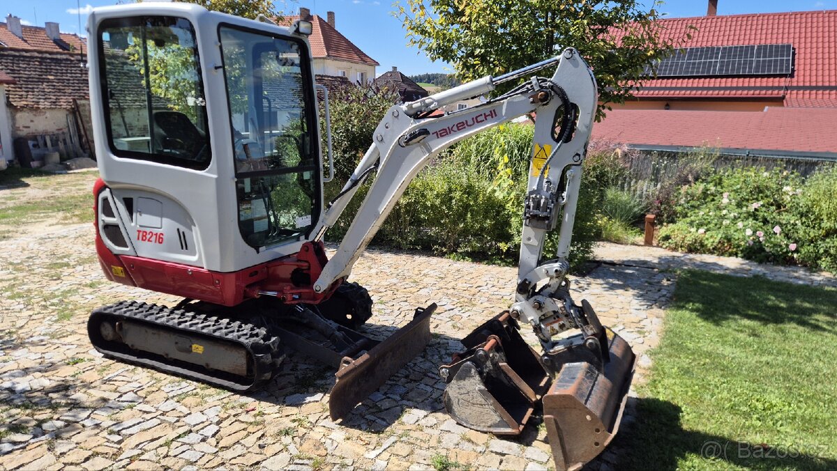 Minibagr Takeuchi TB216 s Powertiltem - 3