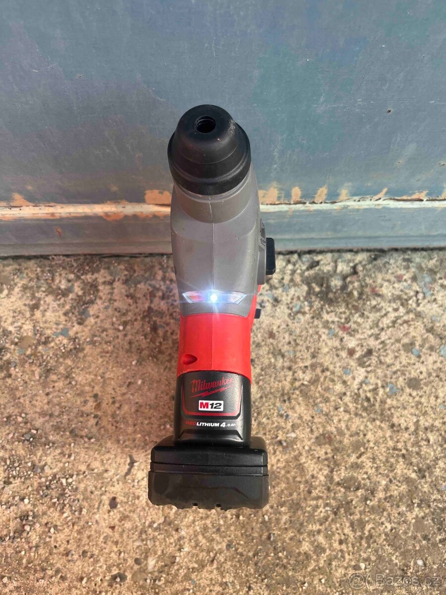 Milwaukee vrtací kladivo M12 - 3