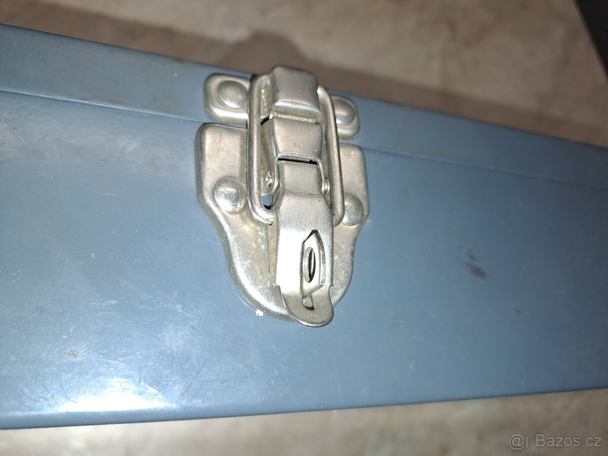 Plechová uzamykací krabička na nářadí - 3