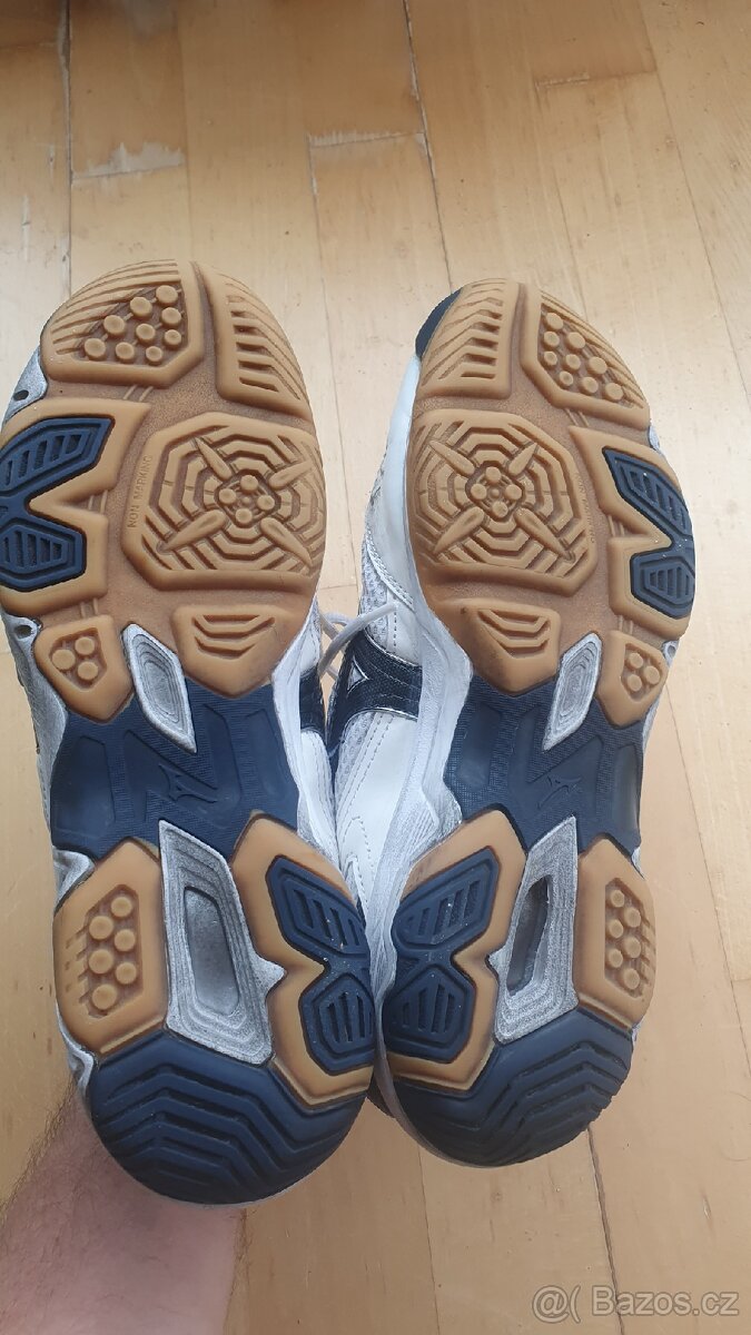 Sálové sportovní boty Mizuno, EU 42 - 3