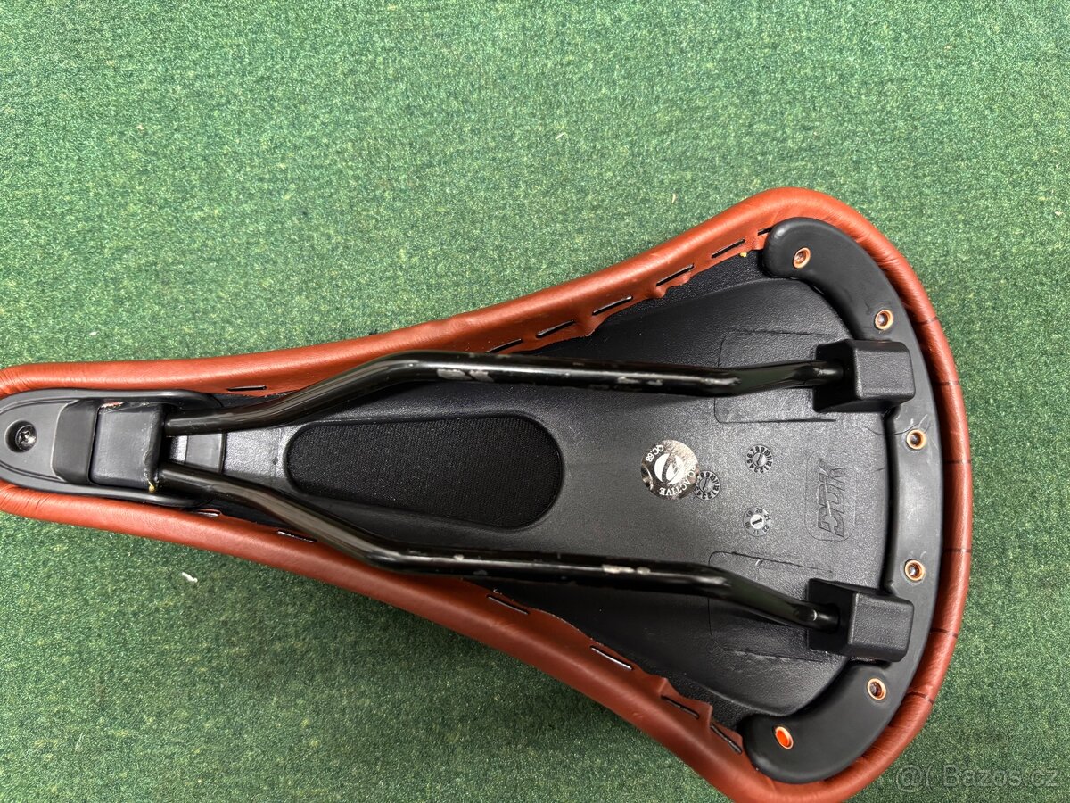 DDK sedlo - retro vzhled - 3