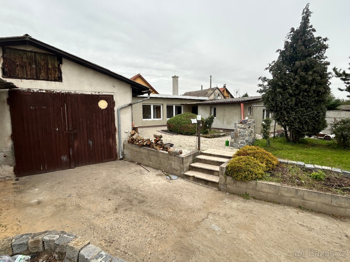 Komplex dvou chat s velkou garáži a pozemkem - 3