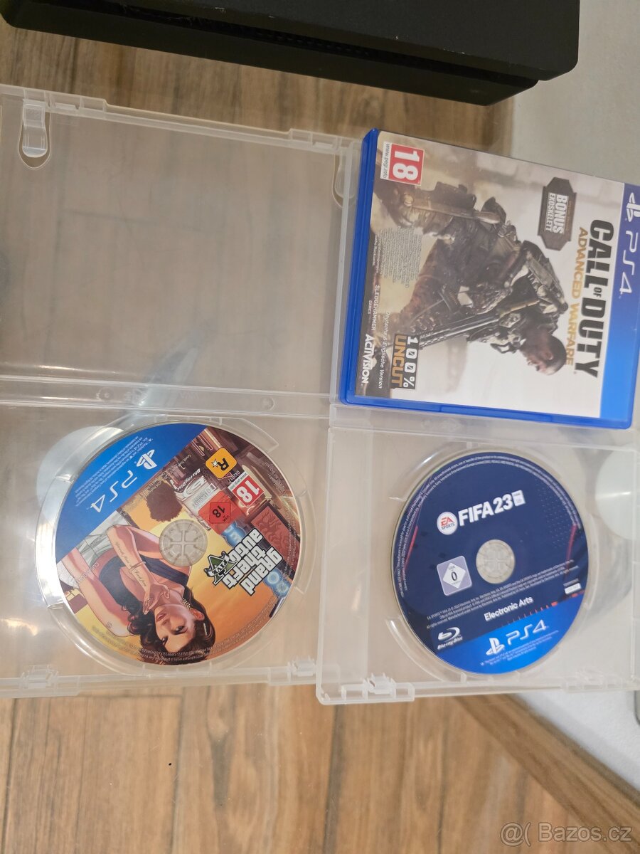 PlayStation 4 1Tb + 1x ovladač + kabely + 3 Hry - 3