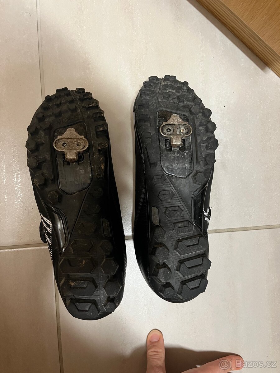 Tretry Specialized 38 - 3