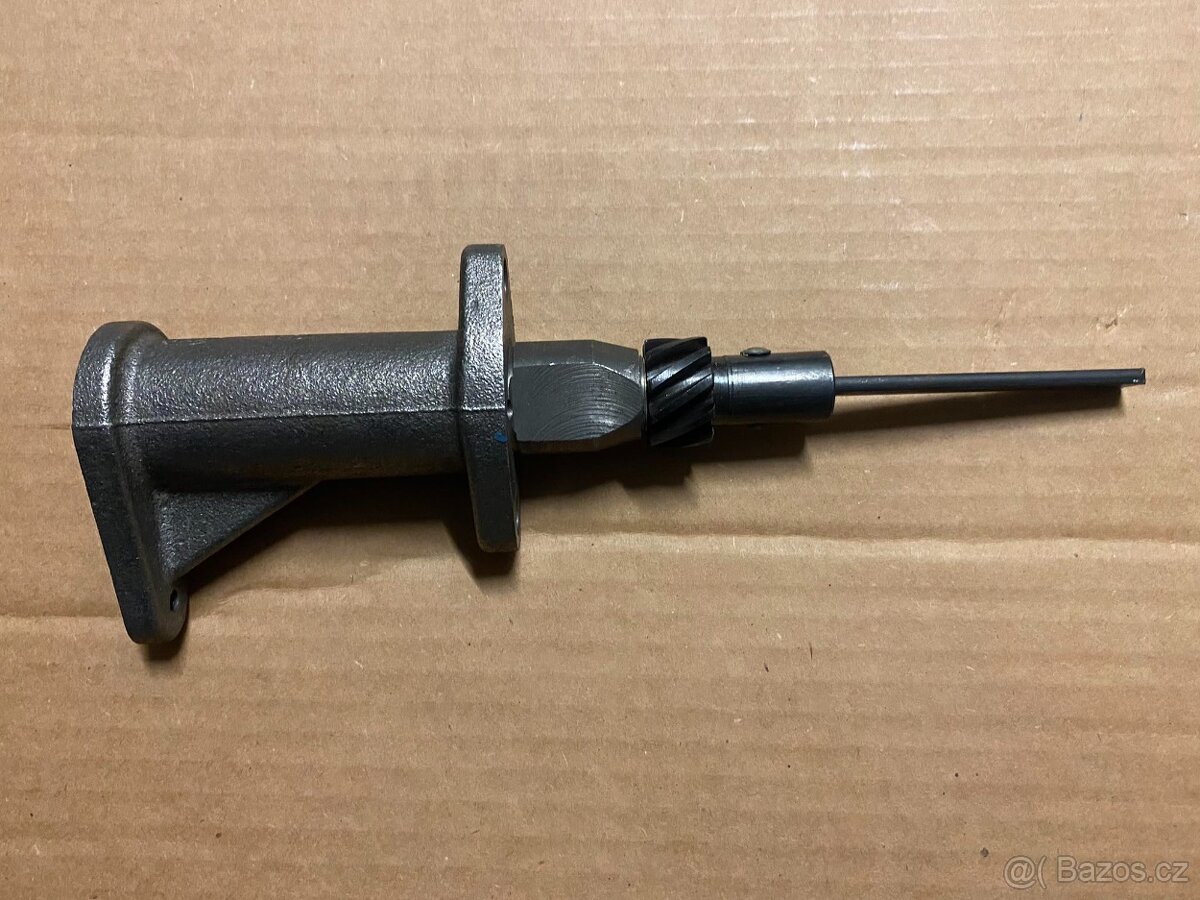 Volha Gaz UAZ , náhon olejového čerpadla, spodek rozdělovače - 3