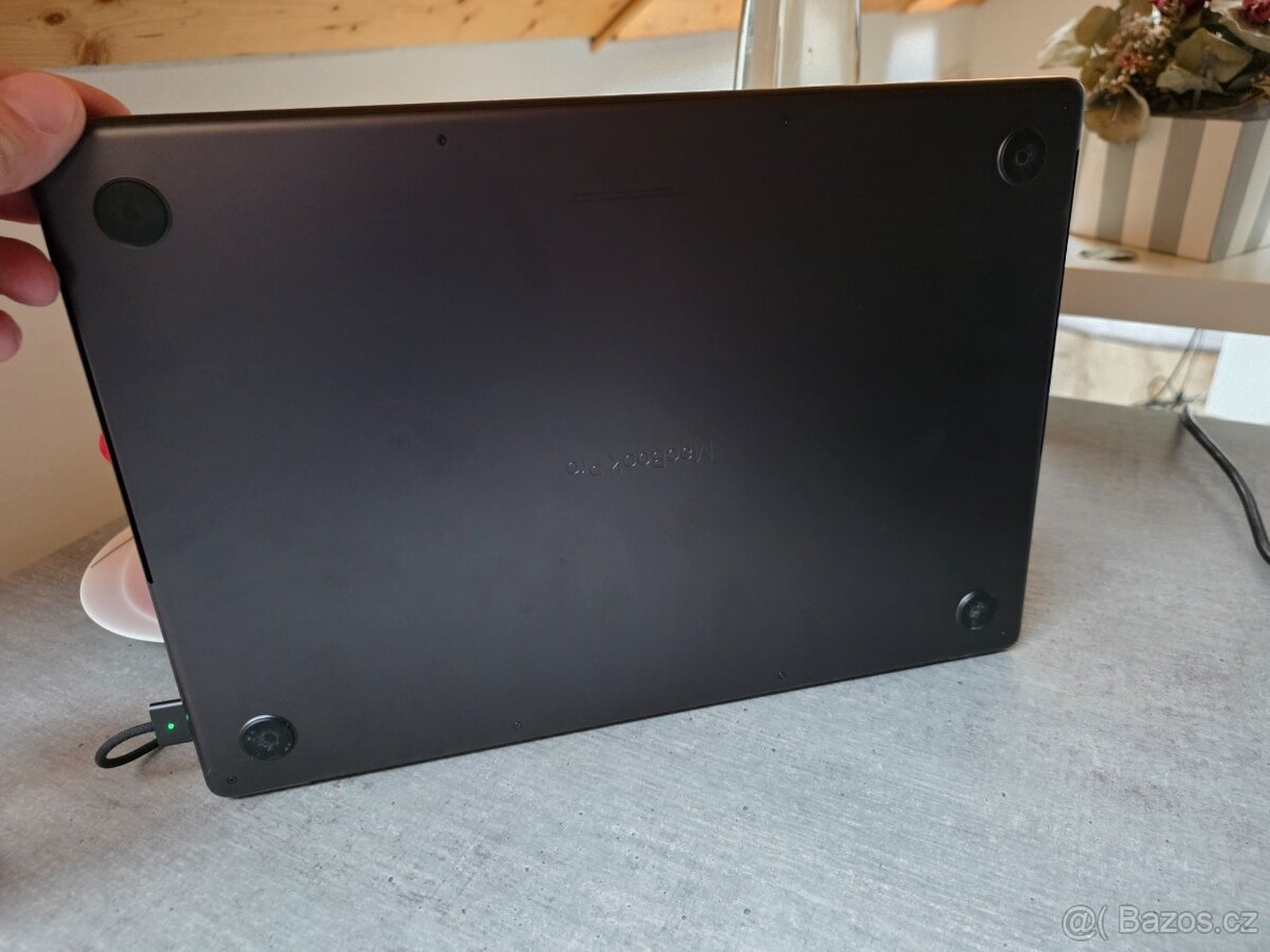 MacBook Pro 16" M4 PRO CZ 2024 Vesmírně černý - 3