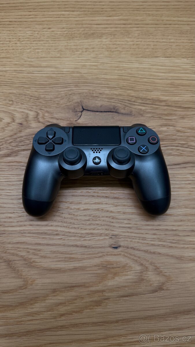 PS4 pro + 2 ovladače dual shock - 3