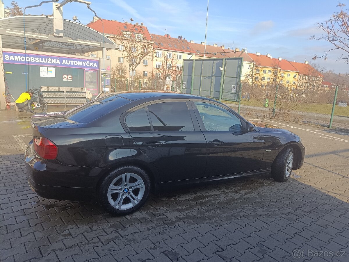 BMW 320i,125 kW,r.2009,najeto 192000 - 3