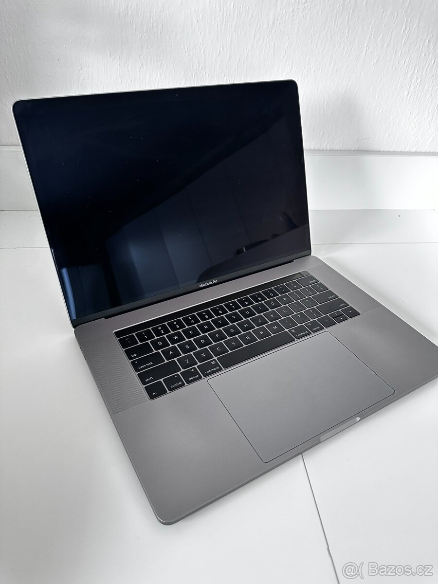 APPLE MACBOOK PRO 15-inch - 3