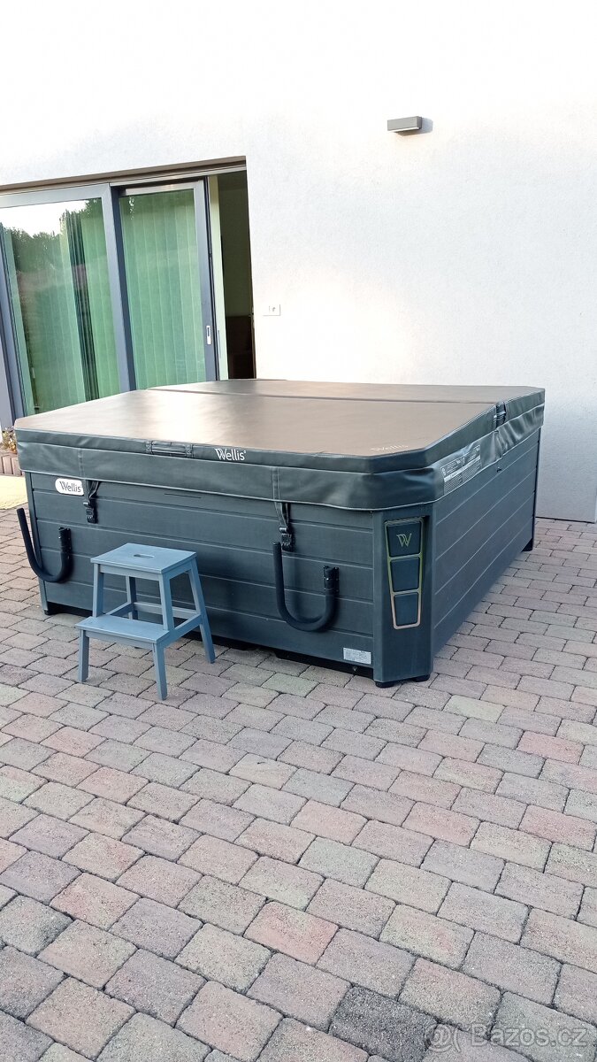 Akrylová vířivka s 6 místy s příslušenstvím - 3