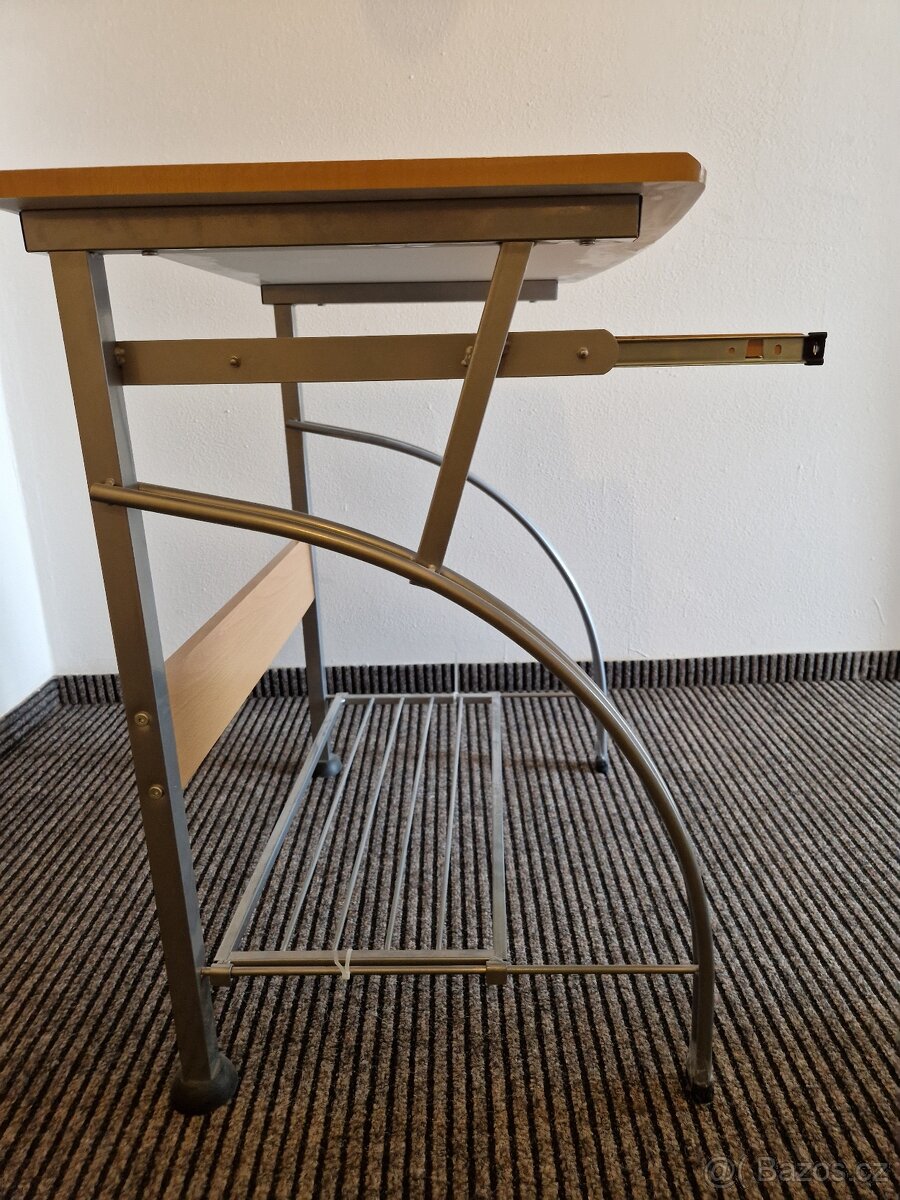 Prodám stolek s výsuvným šuplíkem - 3