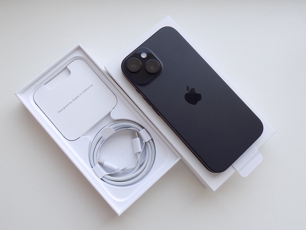  APPLE iPhone 15 256GB Black - ZÁRUKA - NEPOUŽIT - 3