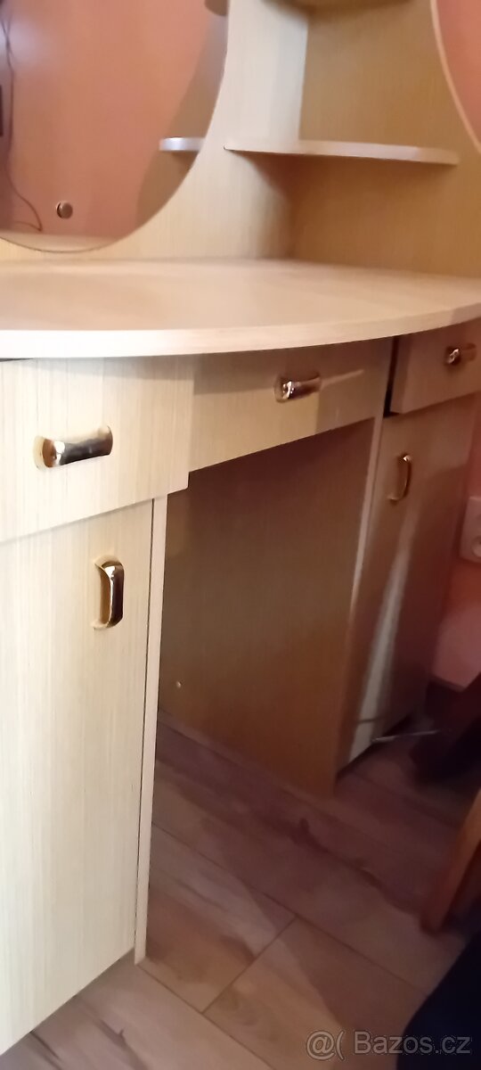 Skříň , toaletka - 3