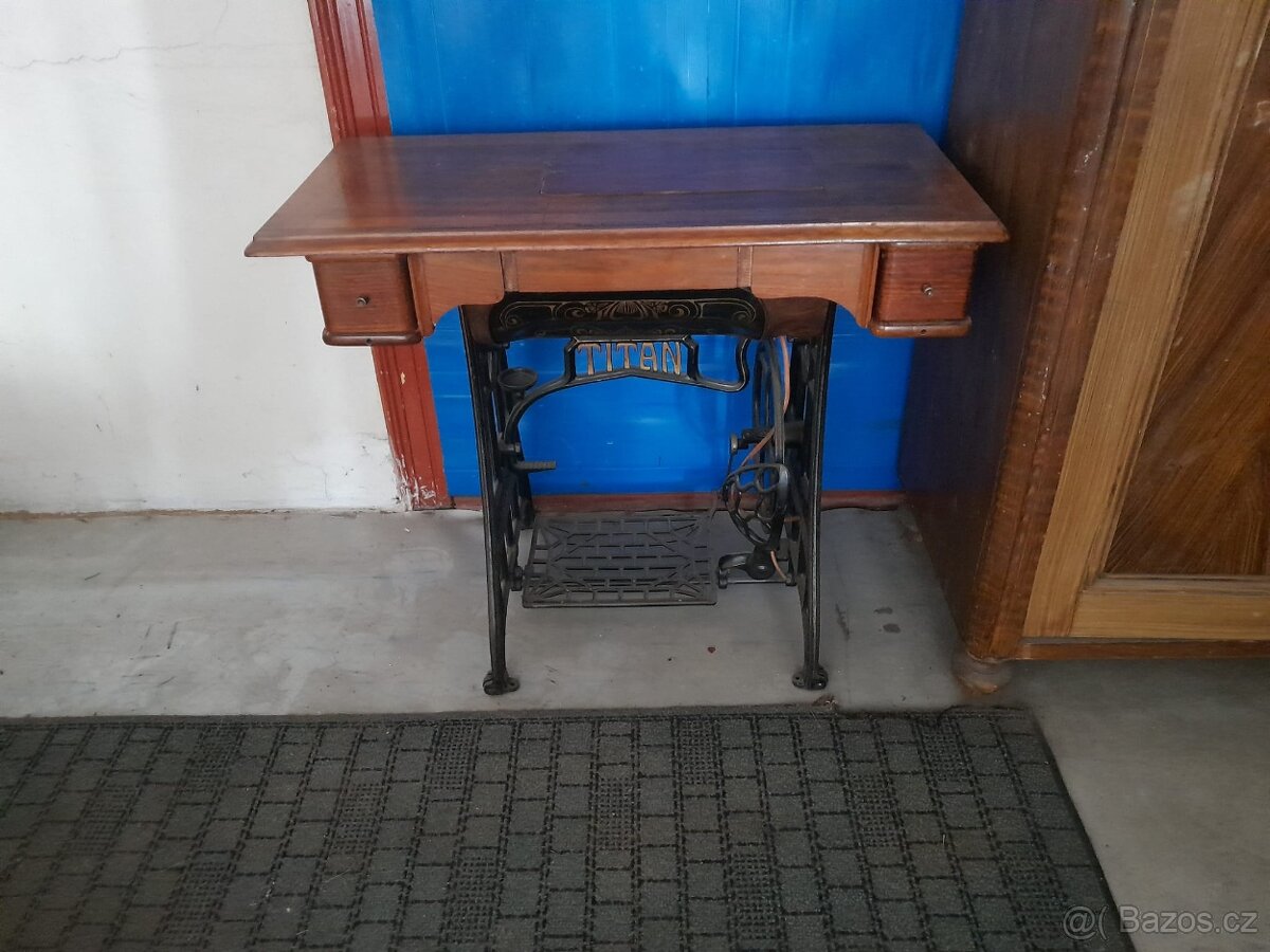 Prodám starožitný šicí stroj Titan - 3