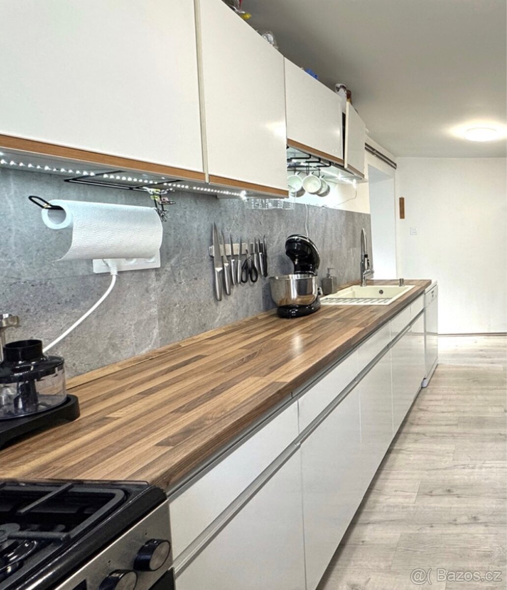 Kuchyňská linka bez dřezu a baterie - 3