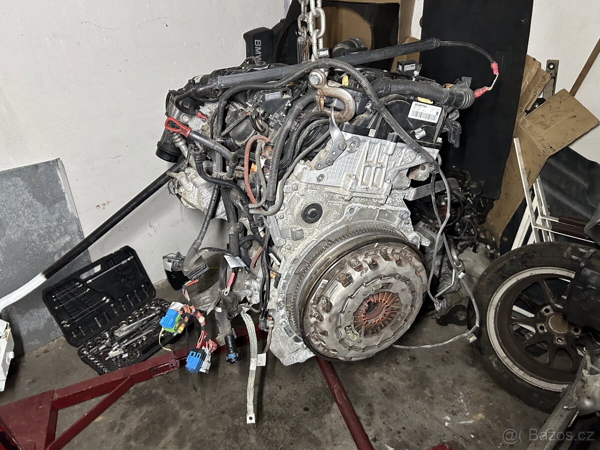 BMW E91 320D díly z motoru N47D20C - - 3