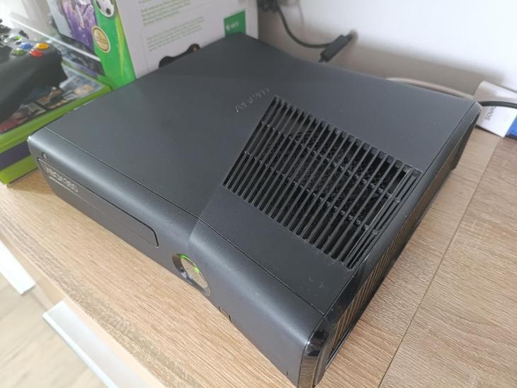 Xbox 360S 250Gb, ovladač, kinect, krabice - 3