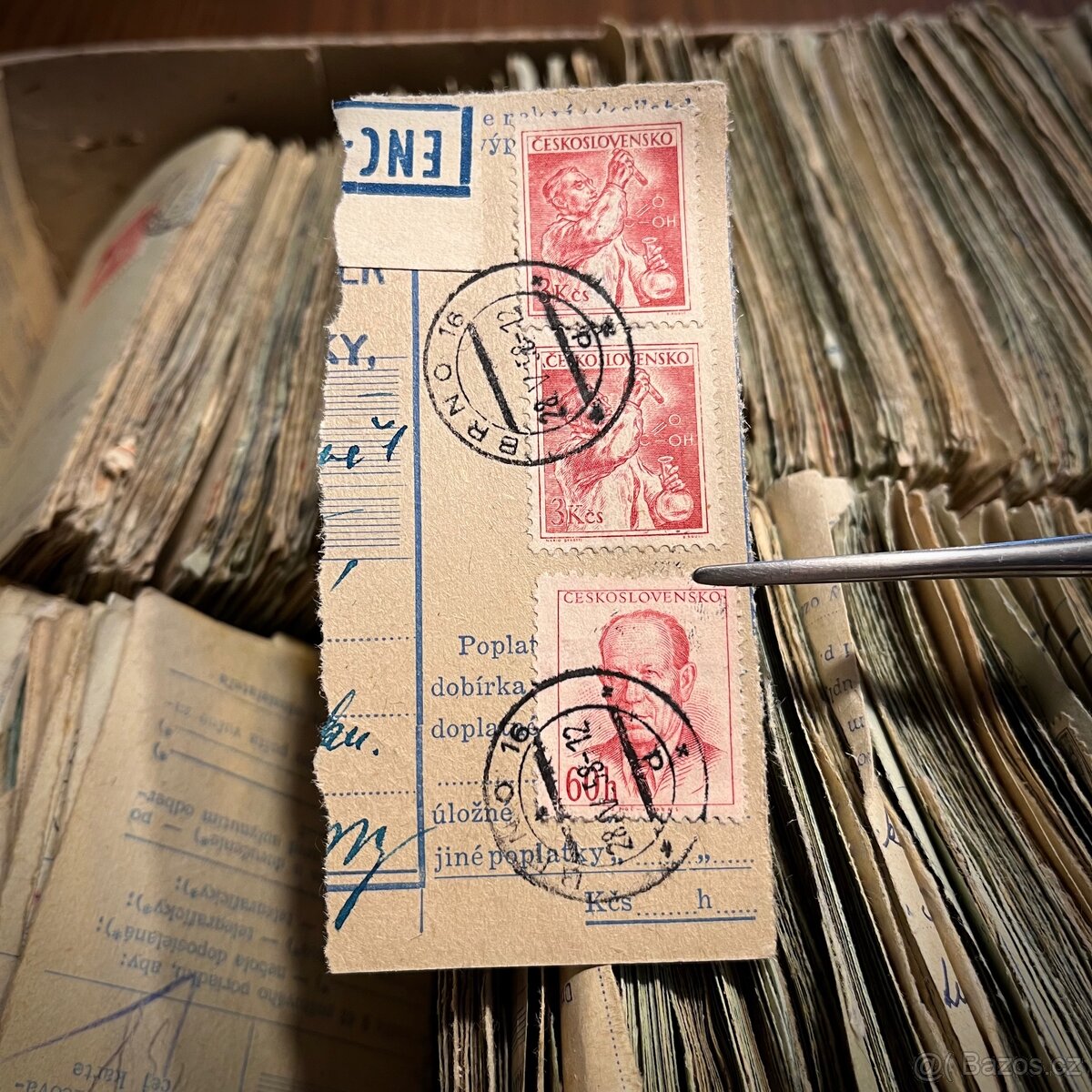 3 krabice výstřižků známek ČSR II - 3