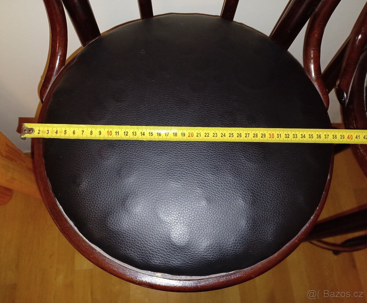 Dvě barové židle – dřevo, koženkový sedák, elegantní styl - 3