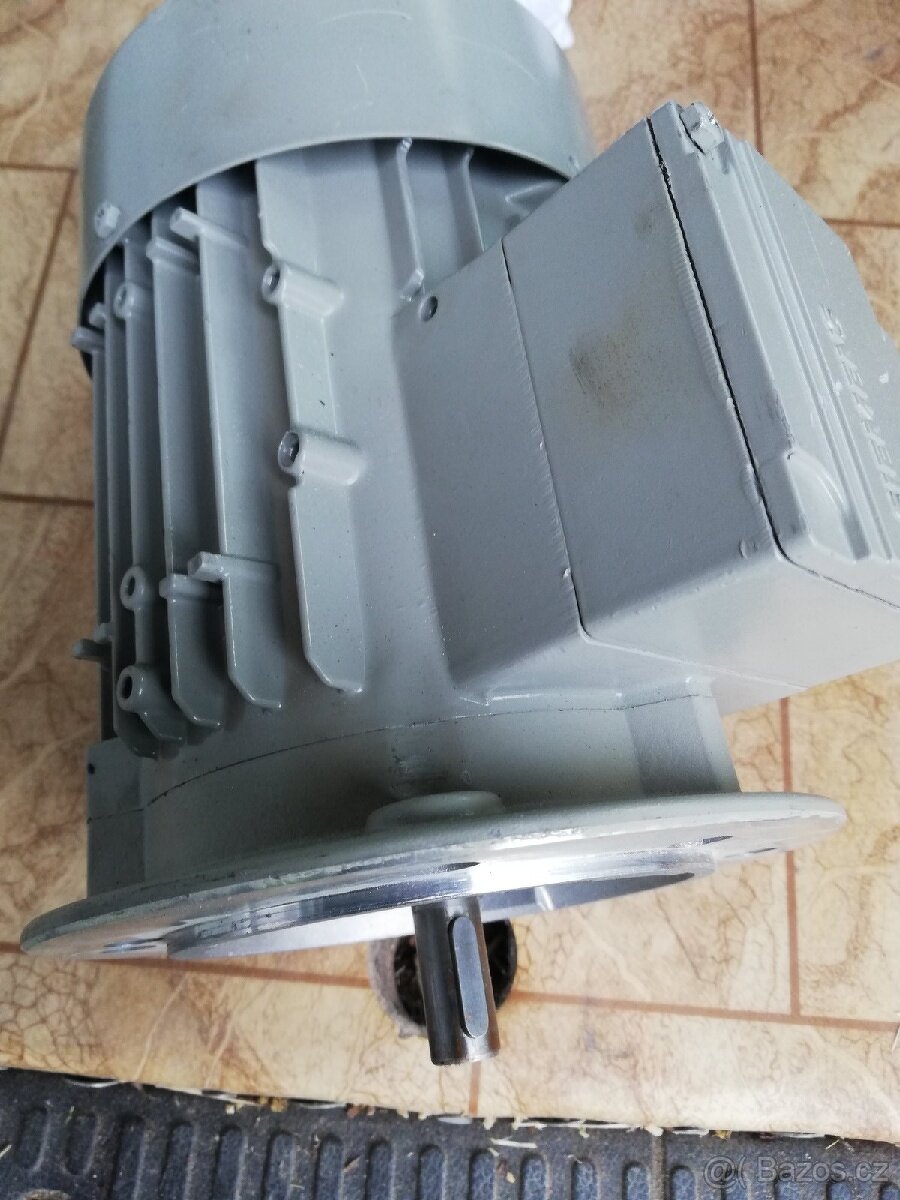 Elektrický motor NOVÝ - 3