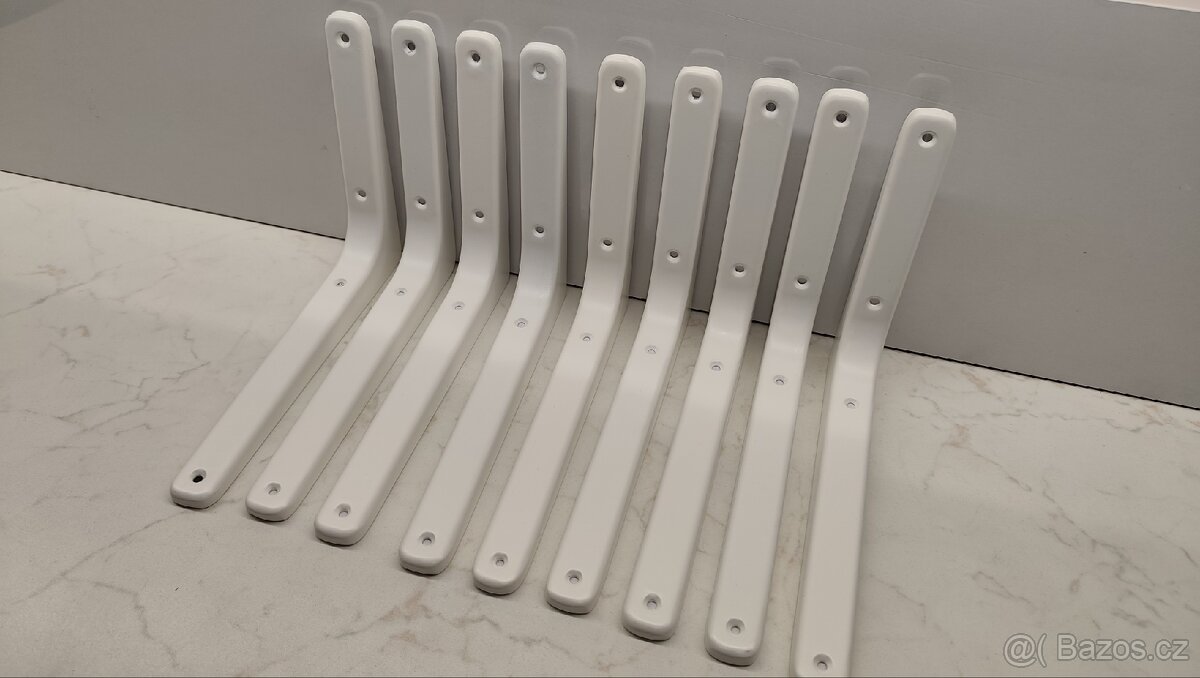 Konzoly na police - regály - 3