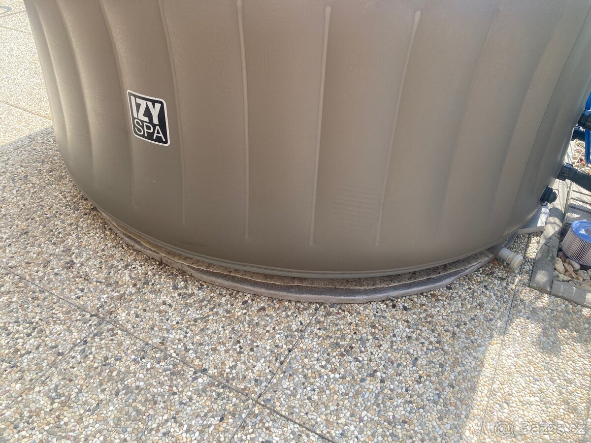 Nafukovací vířivka IZY SPA - 3