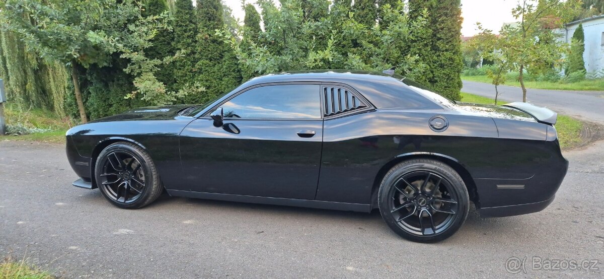 DODGE CHALLENGER 5,7 HEMI 2019 33000 km - 3